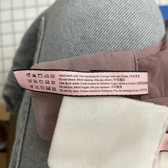 Two pack of bras, 42DD and 42E - Picture 8 of 9